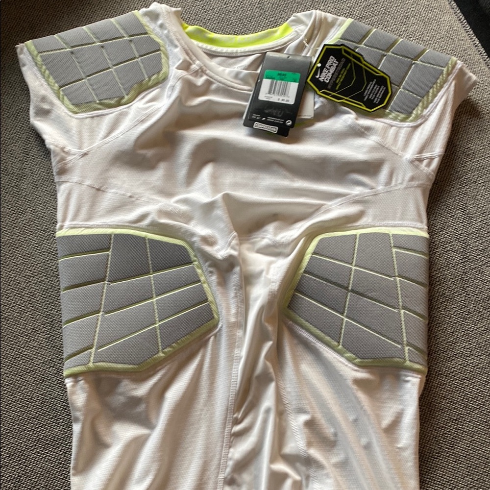 NWT Football Under Armour Compression Protective Sleeveless Top Pads Men’s sz XL